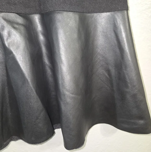 Cabi Faux Leather Black Ruffle Skirt Size XS - Picture 2 of 11